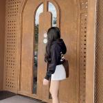 Áo khoác boxy lửng nỉ mềm mịn in logo nổi Nevermore Polime, thời trang hot trend, phong cách năng động, dễ phối quần jean, chân váy, phù hợp nhiều độ tuổi, mang lại sự tự tin và cá tính.