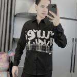 Áo sơ mi cặp vai đùi dây đàn màu trắng đen, thiết kế unisex, phong cách đường phố, dễ phối đồ, phù hợp cho cặp đôi, nhóm bạn, tạo điểm nhấn cá tính và phong cách trẻ trung trong mọi hoàn cảnh.