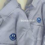 Áo sơ mi kẻ sọc nữ form rộng Hàn Quốc, thiết kế basic, thêu logo mặt cười, chất liệu cotton cao cấp, thoáng mát