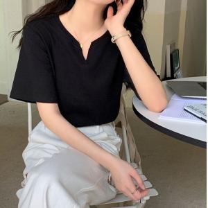 Áo thun nữ cổ xẻ cotton mềm mịn, phong cách Hàn Quốc, trẻ trung, dễ phối đồ, phù hợp đi học, đi chơi, dạo phố, tạo điểm nhấn cá tính cho outfit hàng ngày.