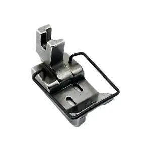 Chân vịt 2 kim 1″ cho máy may công nghiệp, phụ tùng chân vịt máy may 2 kim dùng thay thế, hỗ trợ ép và dẫn vải ổn định trong đường may song song, phù hợp xưởng may cần phụ tùng đúng cự ly