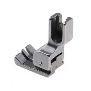 Chân vịt CR1/32E 0,8mm cho máy may công nghiệp 1 kim, chân vịt bù phải dẫn mép, chân vịt mí phải khoảng 1 ly, hỗ trợ tạo đường may sát mép, phù hợp xưởng may và thợ sửa máy