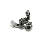 Chân vịt vắt sổ 5 chỉ Juki 121-55560 cho máy vắt sổ công nghiệp Juki, phụ tùng cơ khí chính xác độ bền cao, thiết kế rãnh chỉ chuyên dụng chống xoắn vải, phụ kiện đắc lực cho thợ may và xưởng gia công mặc