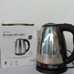Bình đun siêu tốc inox 301 KB-1815TL, dung tích lớn 1.8L, 2 lớp giữ nhiệt, công suất 1500W đun sôi nhanh, tự ngắt điện an toàn, đế xoay 360 độ tiện lợi, màu sắc hiện đại, phù hợp mọi không gian bếp, tiết kiệm điện hiệu quả
