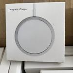 Bộ sạc không dây MagSafe 20W, USB-C, hỗ trợ sạc nhanh PD, tương thích iOS & Android, thiết kế nhỏ gọn, di động, vật liệu cao cấp, bảo vệ quá dòng/quá áp, chứng nhận CE FCC RoHS, màu trắng/đen, hiệu suất cao, tiện lợi cho nhà, văn phòng, du lịch