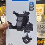 Giá đỡ kẹp điện thoại xe máy xe đạp MT-G02, chất liệu nhựa ABS + kim loại bền chắc, màu đen sang trọng, tự động hít chặt không cần vặn ốc, gắn ghi đông hoặc chân gương, phù hợp mọi smartphone, an toàn chống rung lắc, tiện lợi cho định vị GPS và nghe