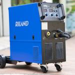 Máy hàn Riland MIG 251S, công nghệ MOSFET hiện đại, 3 chức năng MIG có khí, MIG không khí và hàn Que, hàn dây 0.8–1.0mm, hàn que 1.6–4.0mm, dùng cuộn dây 15kg, tiện lợi chở bình khí lớn, bảo hành chính hãng 24 tháng
