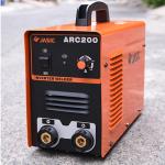 Máy hàn que ARC-200 R04, hàn que Ø1.6–3.2 mm, công nghệ Inverter tiết kiệm điện, hàn ổn định, phù hợp xưởng, gia đình