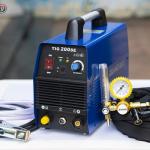 Máy hàn TIG Riland 200SE, dòng 10-160A, công nghệ Mosfet 8 + 8, hàn nhôm & inox, trễ khí 2,5/5s, nhẹ 4,3kg, vỏ kim loại chắc chắn, hoạt động ổn định khi điện áp thấp — lý tưởng cho công trình & cửa inox