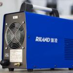 Máy hàn TIG RILAND WS 200S, dòng ổn định 0,5-4mm, chức năng trễ khí 2,5/5s, tản nhiệt 4 vùng riêng biệt, bảo vệ quá nhiệt, mối hàn sáng & đều — lý tưởng cho sửa chữa & gia công kim loại